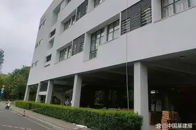 广州深圳一高校空调更换安装作业时发生工人坠亡事故，调查报告公布图片