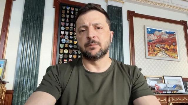 刚说不要中国作保，收到中方贺信的泽连斯基，立马就像变了一个人
