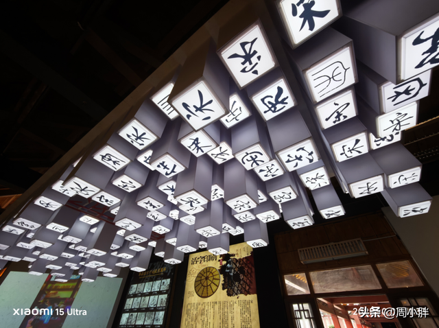 郑国霖雨中游万岁山，明星效应助推2025开封菊花花会文旅热度