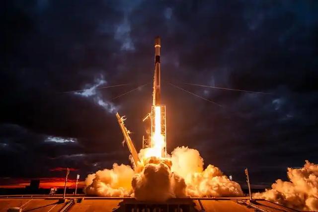 特讯！朱雀三号火箭回收失败，外媒嘲讽中美差距，网友不骂反赞