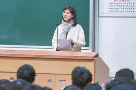 看似轻松的大学辅导员，离职率却比预期高，过来人：我的苦没人懂图片