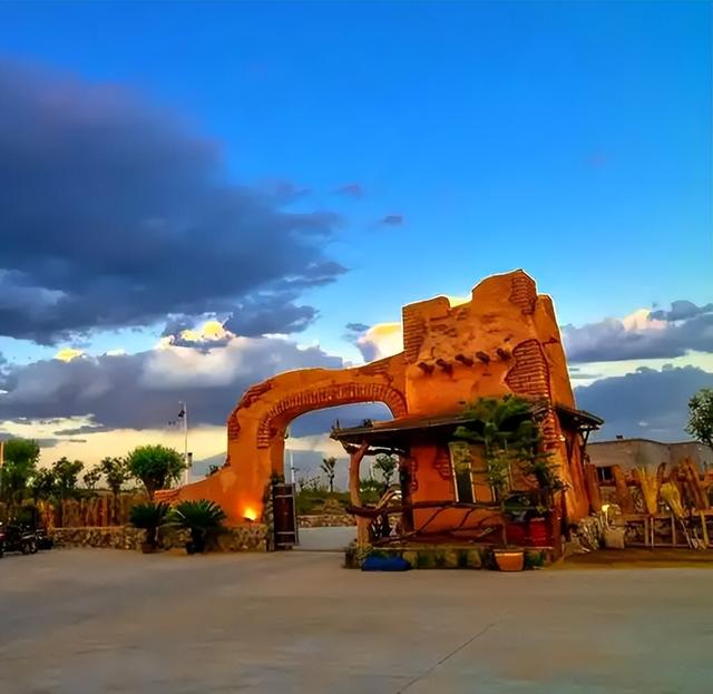 3万人挤爆灵隐寺！免门票不是亏本，是文旅经济新玩法？