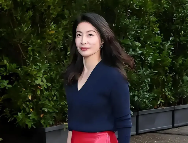 霍启刚没想到，44岁郭晶晶再传喜讯，让霍震霆和香港阔太圈沉默了