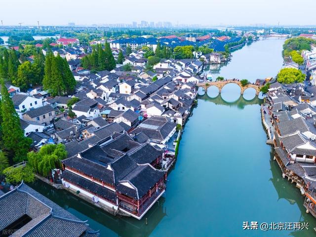 与周庄、西塘、南浔等相比，上海朱家角古镇如何