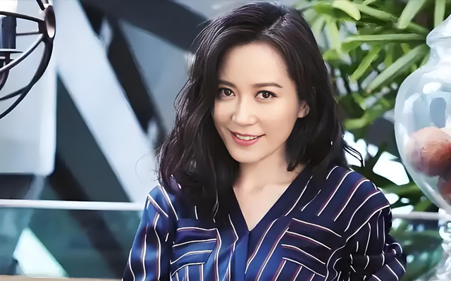 至今未婚未育，身边却有男人陪了近 20 年！54 岁的她才是人间清醒