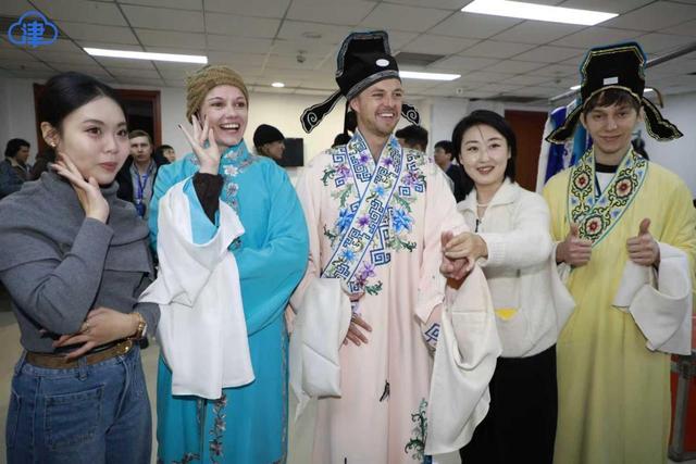 科技焕新 文化展韵 国际媒体在沉浸式体验中解码天津魅力