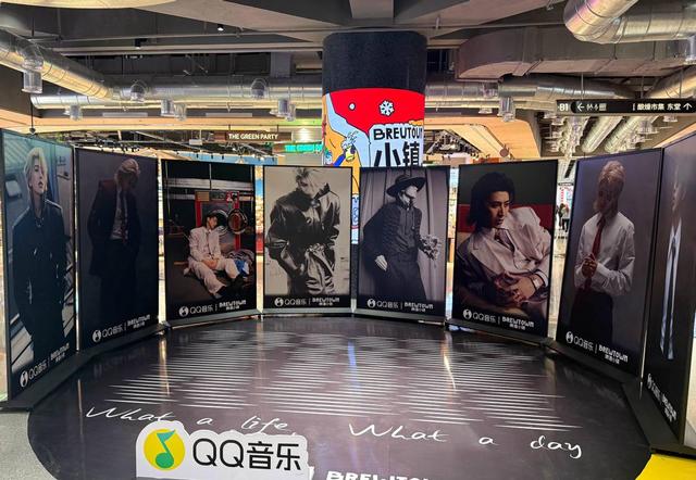 蔡徐坤新歌What a Day发布，粉丝排队买专辑，路人却这样说