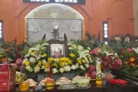 杨少华头七刚过，67岁冯巩两个操作，保住了他最后的体面