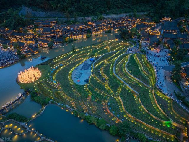 跟着男朋友到了遵义生活了一年了，说实话，我羡慕遵义的生活