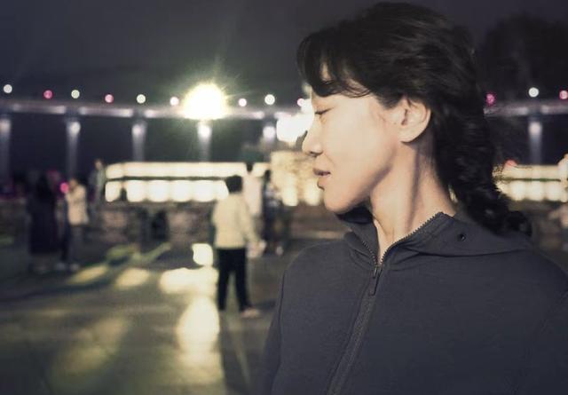宁愿净身出户，也要与闫妮离婚的邹伟，19年过去现状如何
