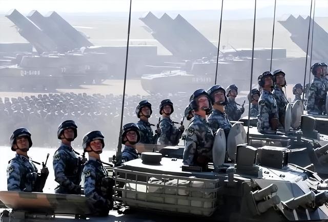 军队再强大，经济再富足，武器再尖端，没有伟大领袖，全都白瞎