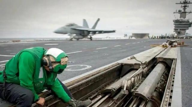 又让张召忠说中了？东拼西凑550亿建的2艘航母，如今彻底成为累赘