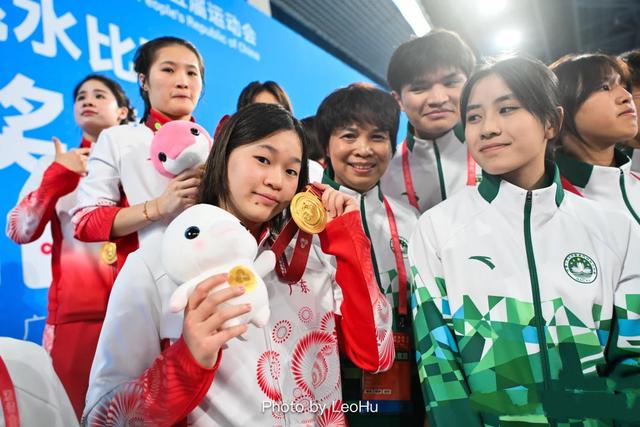 全红婵复出首秀夺冠，退出单人赛原因曝光，两处细节惹人落泪