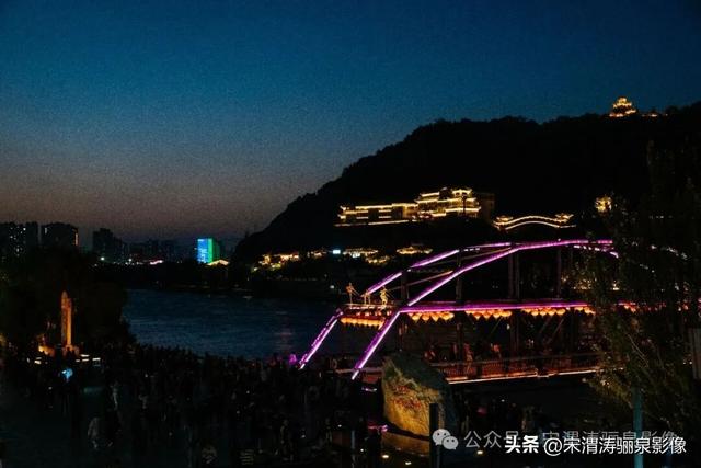 甘肃兰州：兰州两日游之兰州黄河铁桥中山桥夜景醉人 大气磅礴