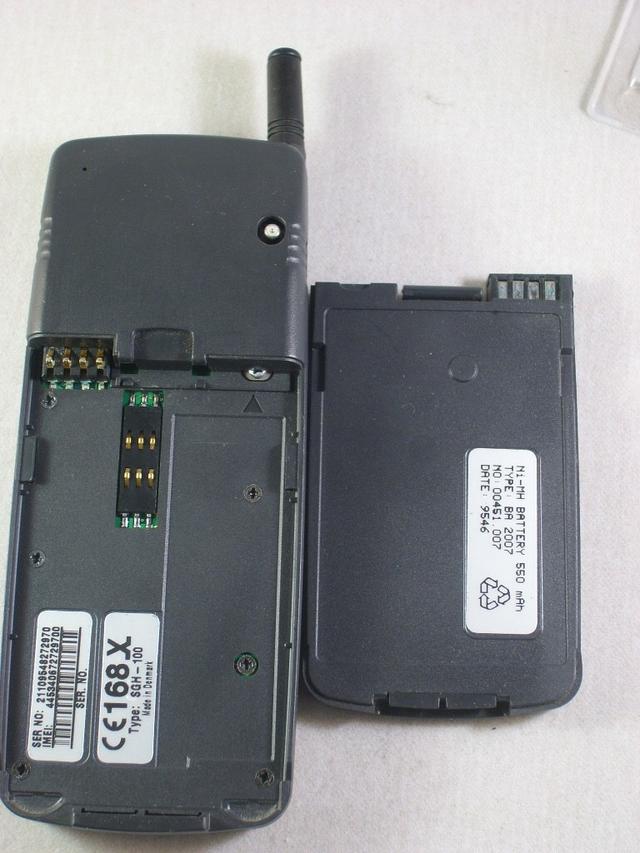 通信历史连载801-第一部GSM手机-三星SGH-100和三洋DMP951-1995年