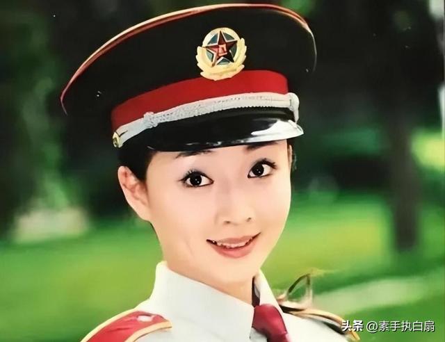 表面是演员，实际军衔却高到吓人，这6位明星个个深藏不露
