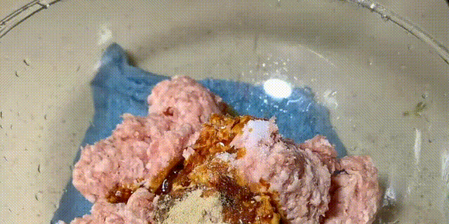 冬天多给家人包这馅饺子，暖心又养胃	，鲜嫩多汁又解馋，一口一