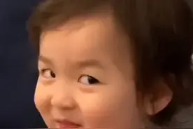 还记得韩国表情包小女孩黄河温吗？长这么大了？图片