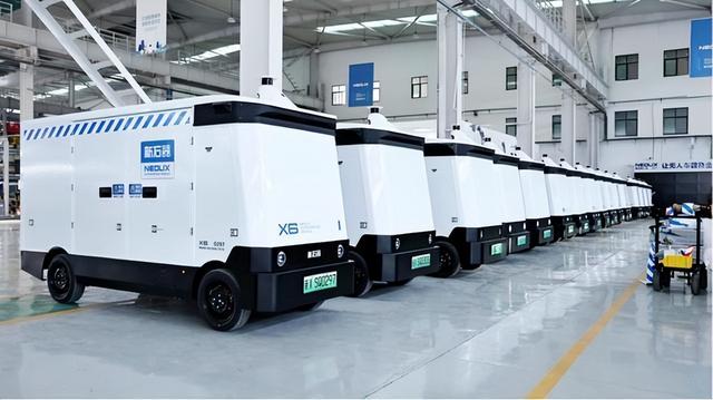 无人配送超万台，即时物流撑起 3000 万市场，2025 年成行业元年