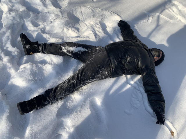 尔滨冰雪大世界上演南北大战 南方人玩雪笑料百出