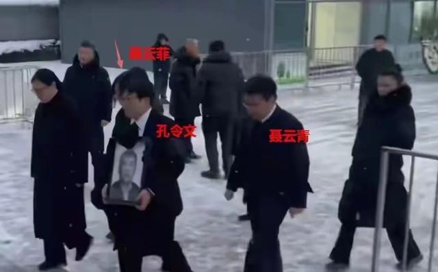 泪目！大雪送别聂卫平，日籍长子痛捧遗像