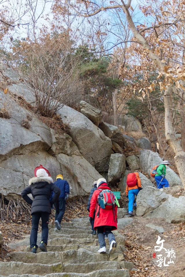 近百名韩国游客共赴乳山多福山