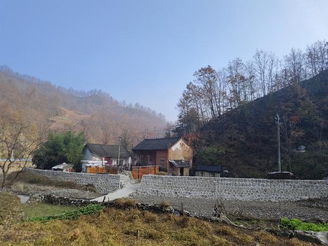 南行漫记：从卢氏走陕西S101红叶大道到南五台服务区露营