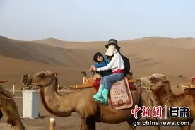 甘肃敦煌暑期游火热图片