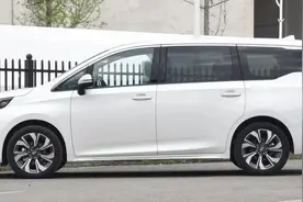 10万出头价格亲民的MPV车型首选这4款，座位布局好，空间大又省油图片