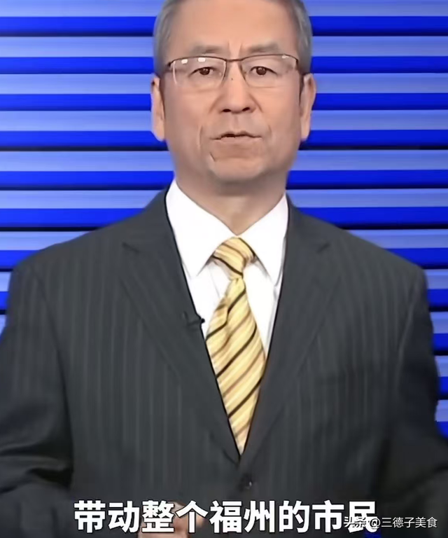 从"央视一哥"到跌落神坛，57岁白岩松的评论，再遭官媒和网友批评