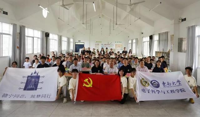 全球首款眼镜，“圈粉”江西娃娃！科技反哺社会，东大这样做！