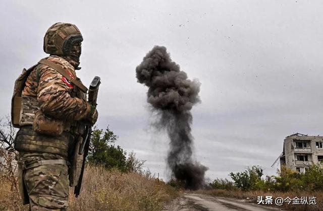 乌军突击代价惨重！精锐反攻遇俄铜墙铁壁，大量装备报废损失惊人