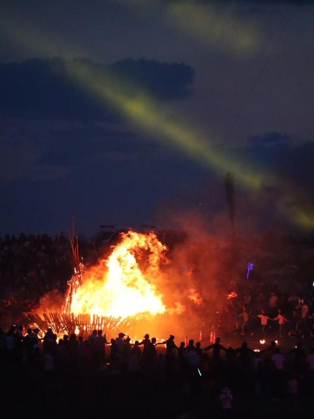 四川的这座小城简直太美了，我游了5大美景，来了根本不想回家。