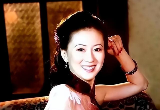 49岁仍单身！曾因“全裸写真”遭全网唾骂，如今她活成了这样！