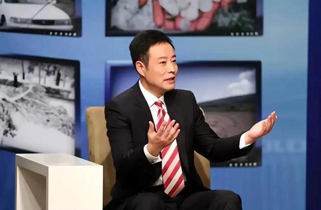 没想到，主持央视天气预报将近30年的宋英杰，竟是兼职的"临时工"