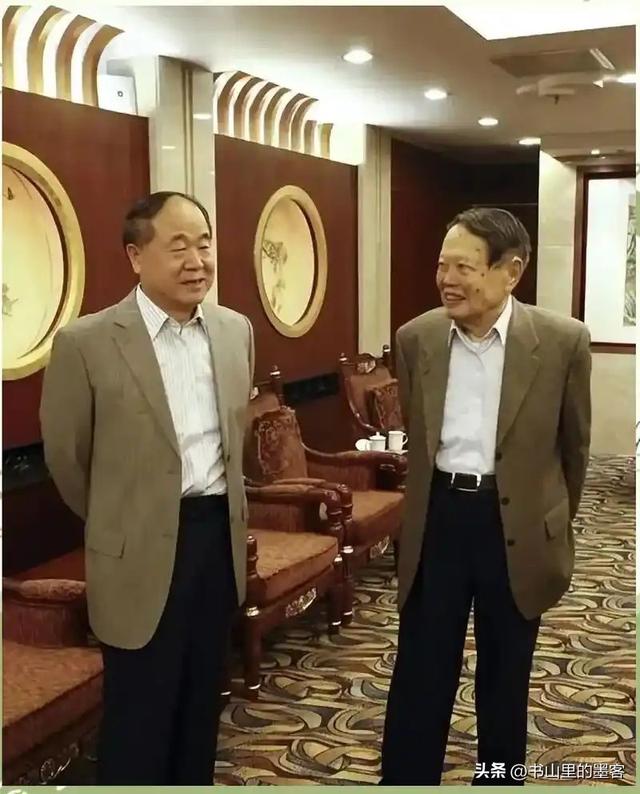 杨振宁追悼会：与邓稼先“重聚”，送别队超百米，莫言写诗忆缘分