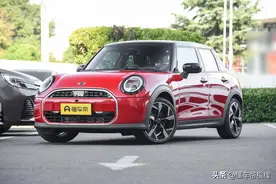 新车 | 优惠后21.88万起/标配方向盘加热，全新MINI五门燃油版到店图片
