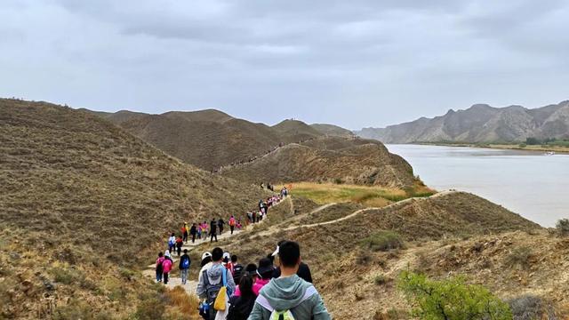 2026年全国群众登山健身大会在青铜峡黄河大峡谷旅游区成功举办！