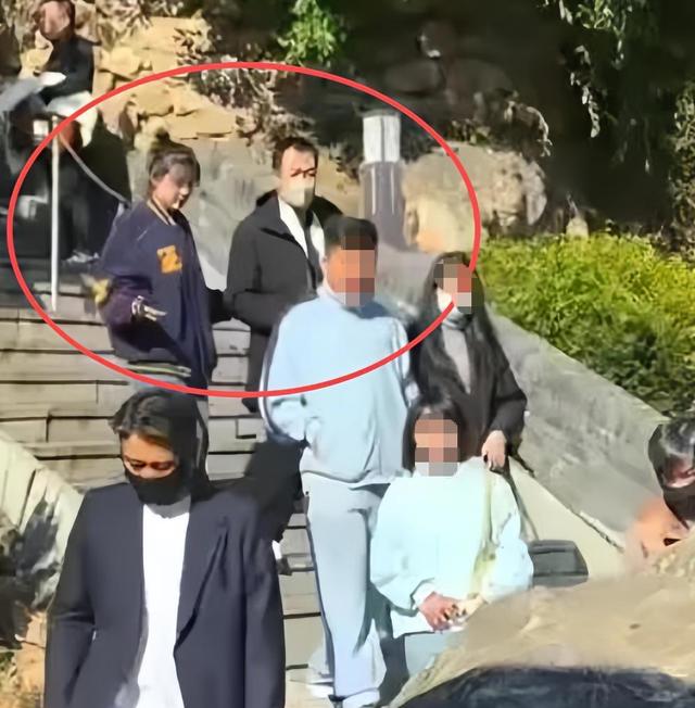 朱媛媛去世不到1年	，52岁辛柏青现身春晚彩排，恶心的一幕出现了