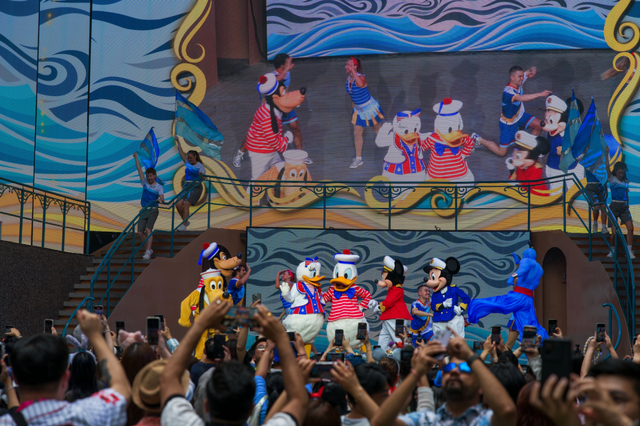 首发！等了一年多终于启航，我坐上了全世界“最快乐”的船