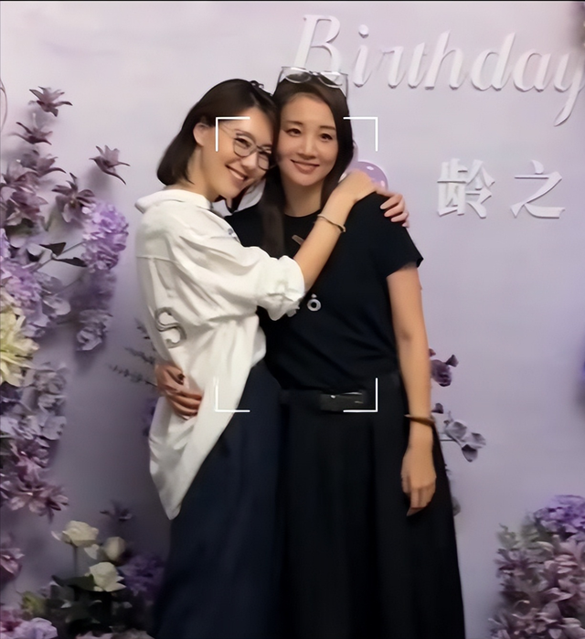 私生活混乱？遭央视“开除”？被传和小尼结婚的她，如今怎么样了