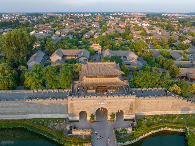 山东这座运河古城，夜景美到窒息，高铁直达还藏着地道鲁南味