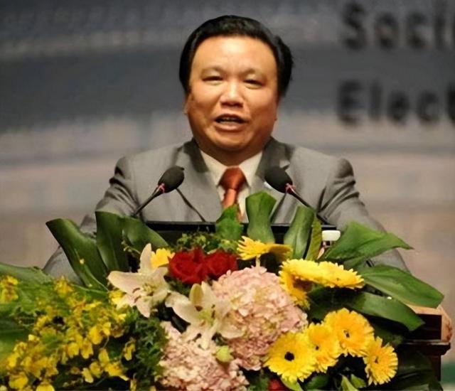 报应来了！捐给美国7千万，满嘴“中国穷关我啥事”，如今破产了