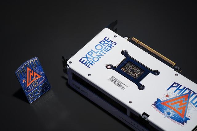 不到2000元的真·甜品2K游戏卡，蓝戟B570 Photon 10G OC显卡测评