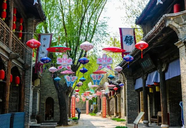 董宇辉向世界推荐，“请花几天时间去山东”！