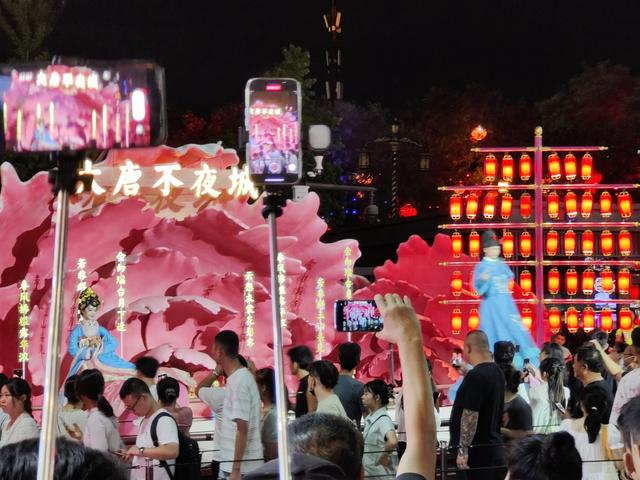 来西安大唐不夜城旅游，一定要警惕：“拍照陷阱”！