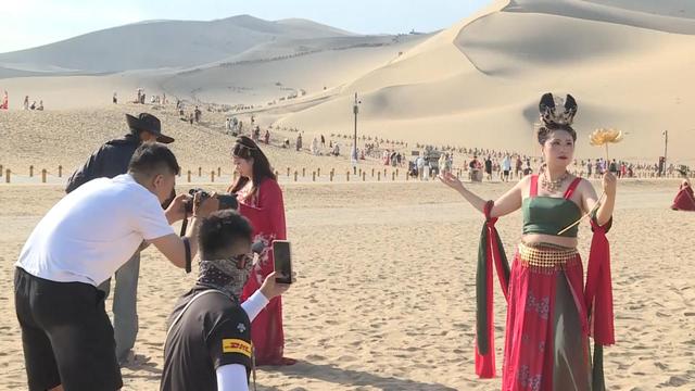 敦煌文旅“组合拳”激活消费新热潮