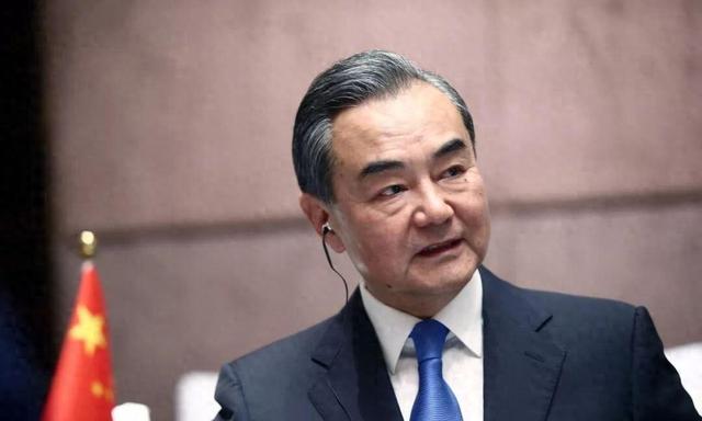 风向在变，日本就历史问题道歉，王毅准备登机访日，中方安排特殊