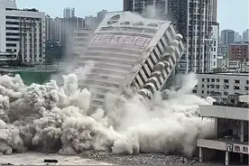 七秩芳华谢幕！重庆菜园坝火车站华铁宾馆已爆破拆除图片