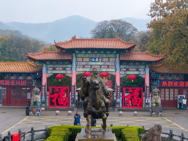 秋入皇藏峪，醉品蘑菇鸡：一段关于色彩与香气的记忆